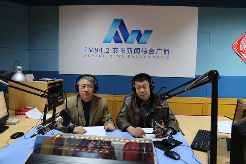 益和熱力公司董事長(cháng)、總經(jīng)理楊永峰在我市網(wǎng)上市民之家與廣大用戶(hù)群眾及網(wǎng)友進(jìn)行了在線(xiàn)交流溝通